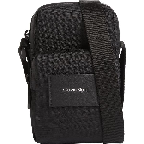 Black shoulder bag by Calvin Klein Maroquinerie