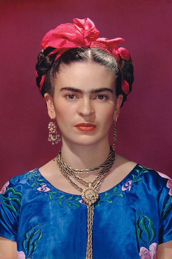 Hairstyle with braids and flowers Frida Kahlo