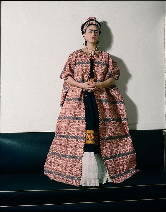 Frida Kahlo outfit