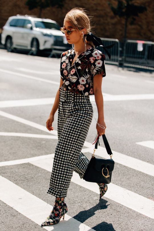 streetstyle with a floral shirt for spring