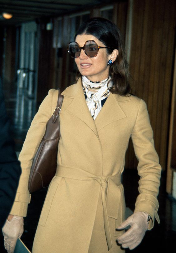 Jackie O look with oversized sunglasses