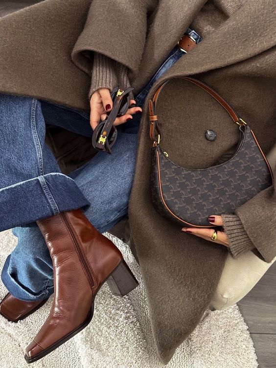 Look with brown leather ankle boots