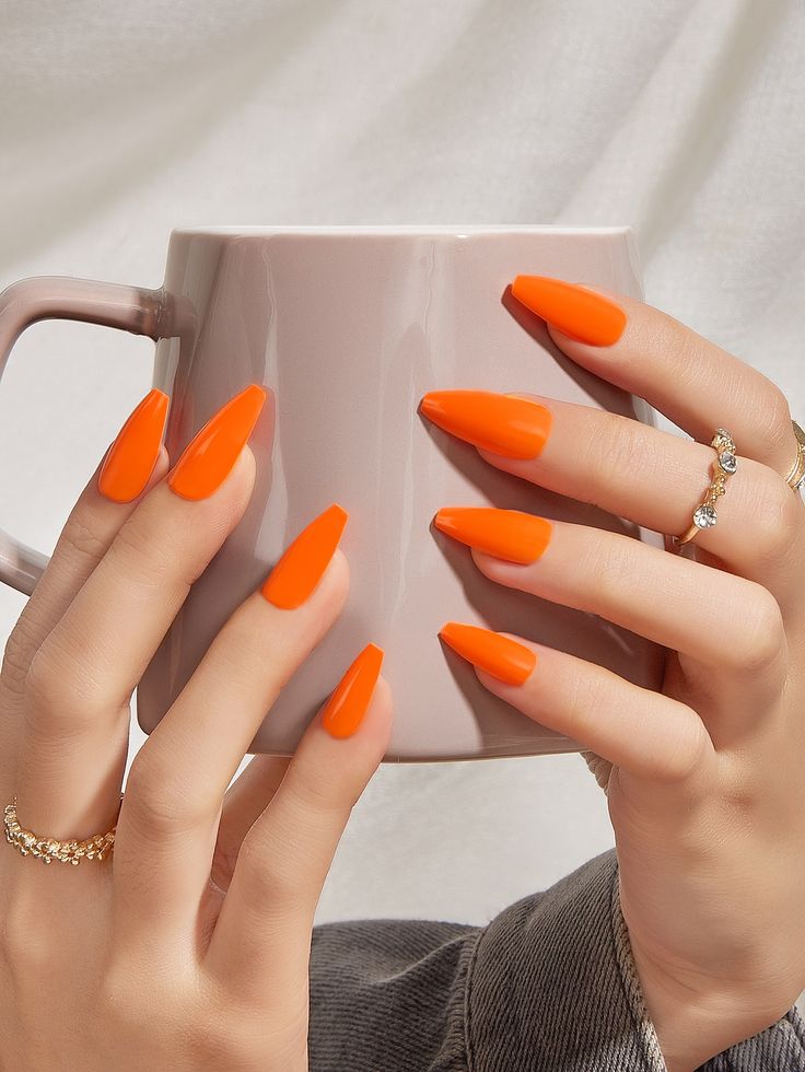 Halloween: orange nail polish, do we approve or not? 6 halloween-vernis-a-ongles-orange