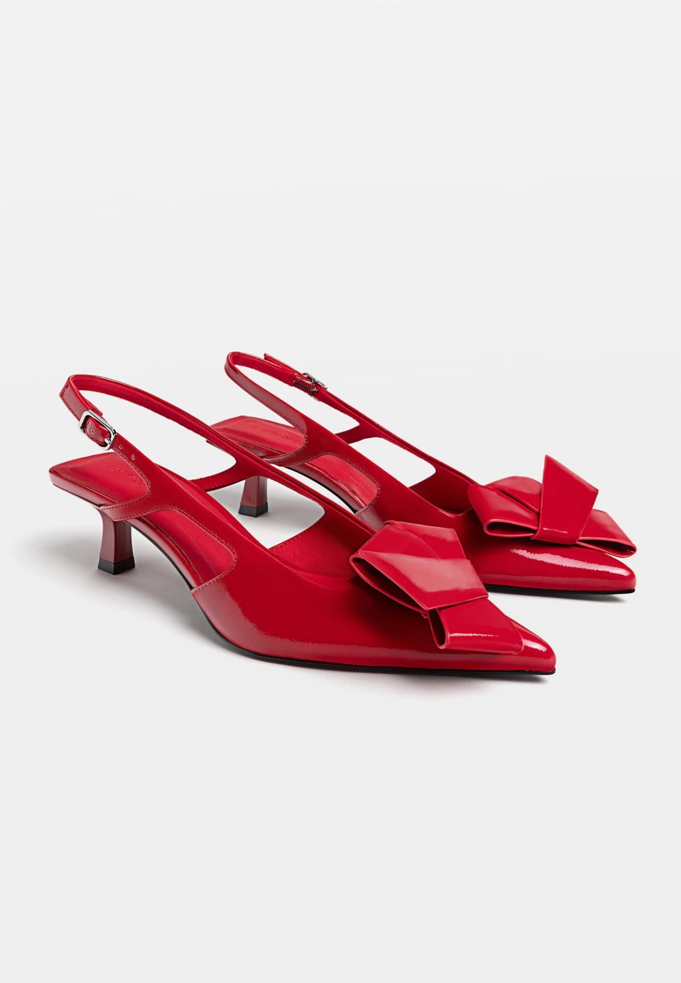 Red pumps with kitten heels Stradivarius