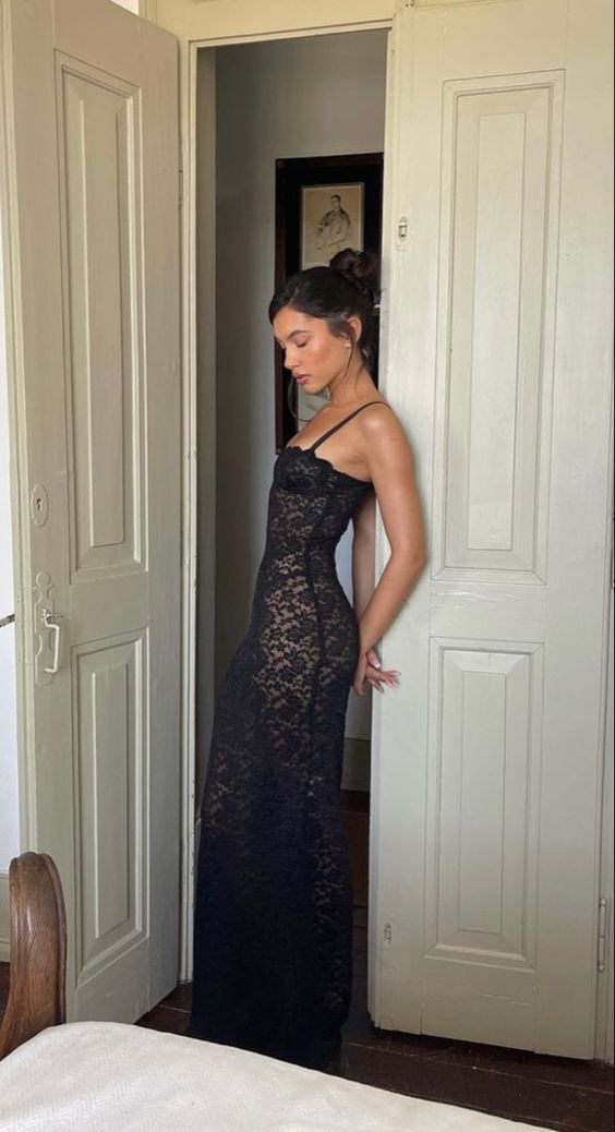 Long lace dress Mob wife