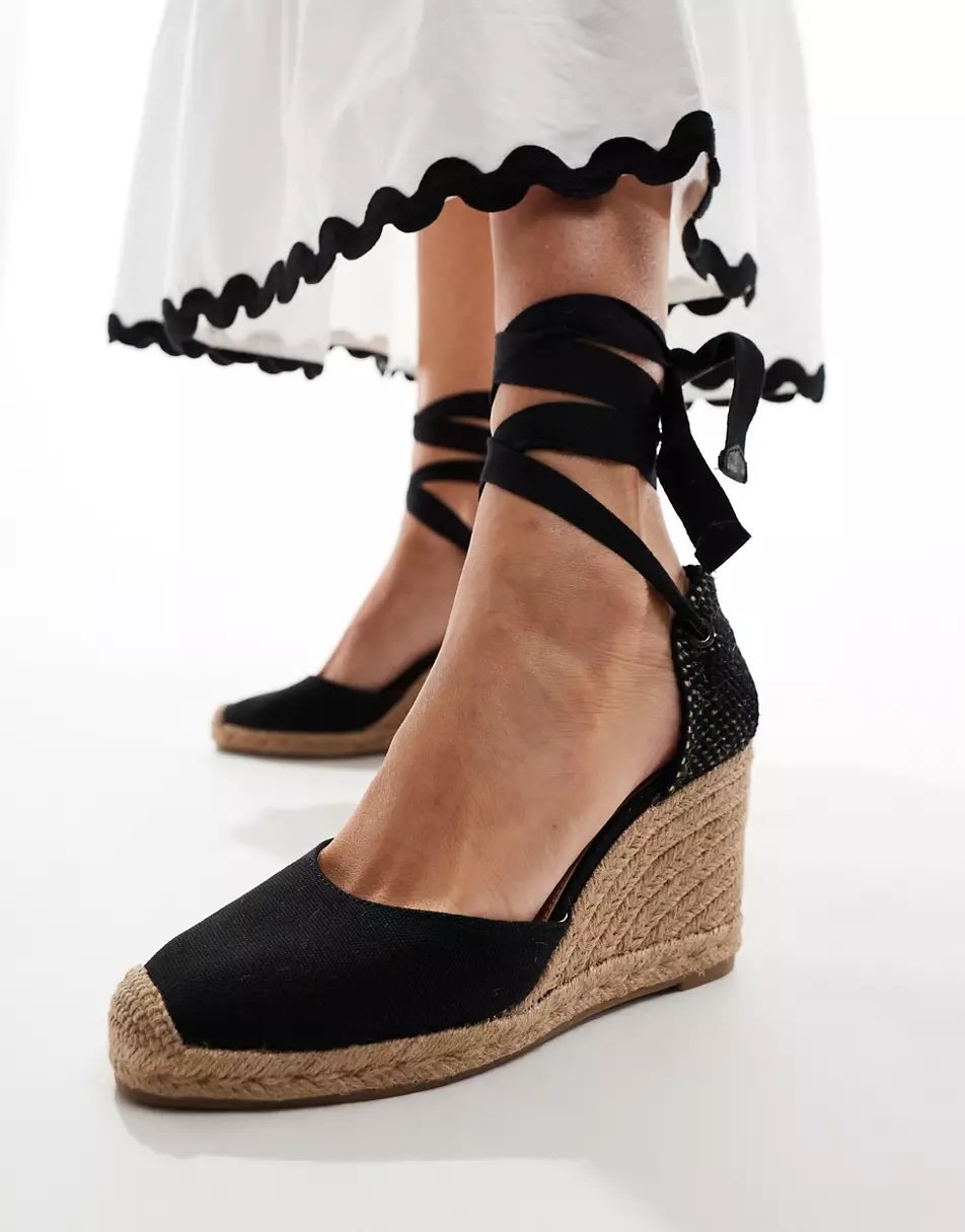 Black laced wedge espadrilles from Mango