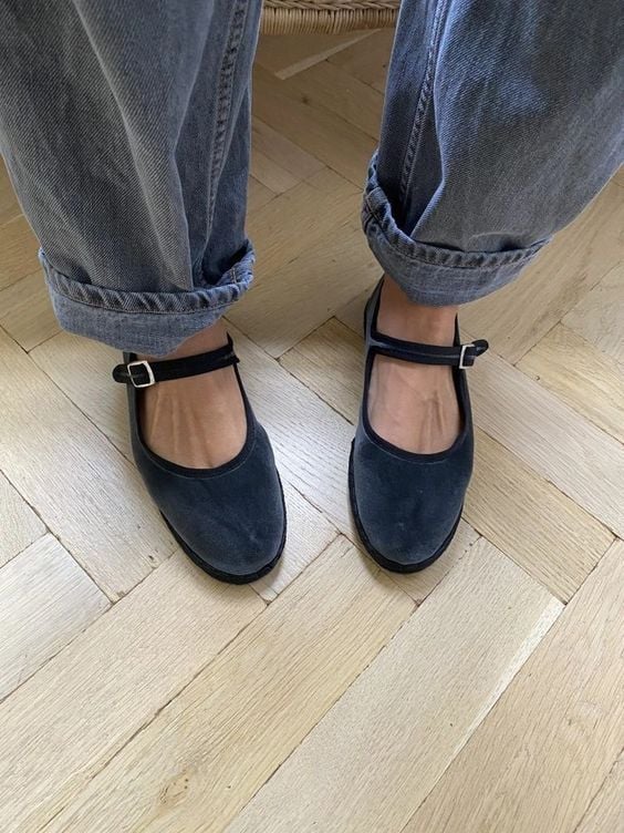 Velvet buckle ballerinas