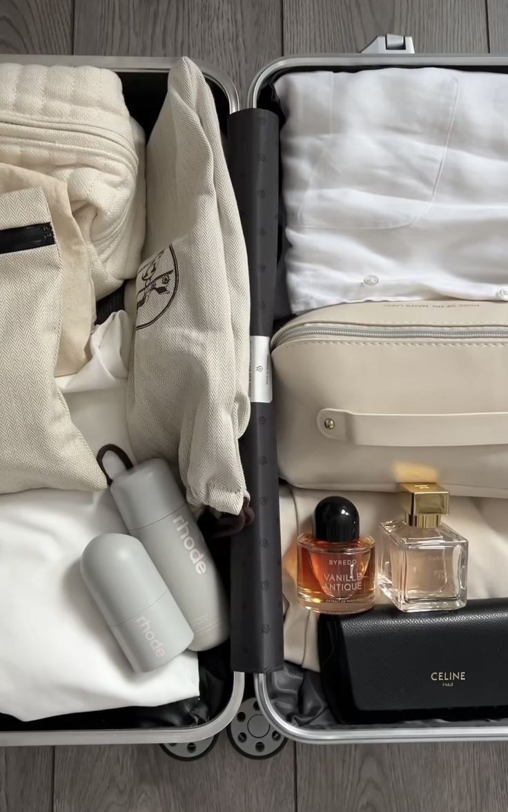 The art of packing light but chic Road trips and style the art of travelling elegantly Modalova