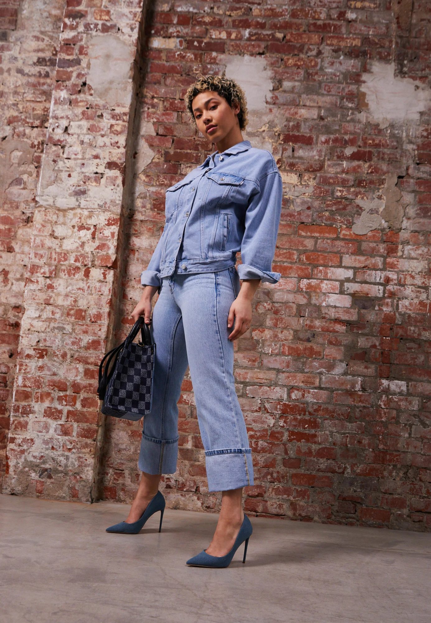 Pumps & Denim: The Ultimate Casual-Chic Duo Guide 2 MODALOVA escarpins denim guide duo casual chic ultime cjean droit escarpins pointus