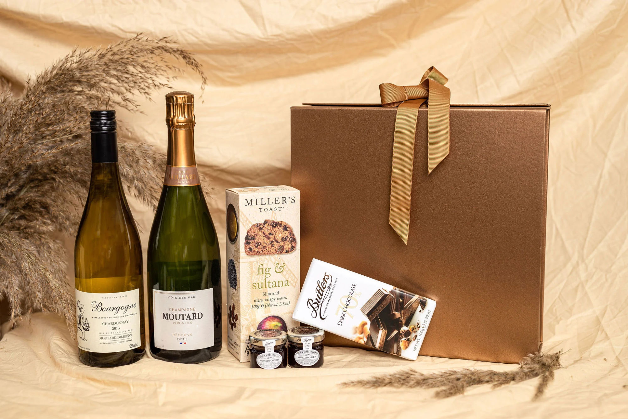 High stakes, high style: how to host a glamorous casino-themed party 16 MODALOVA high stakes high style how to host a glamorous casino themed party luxury gifts