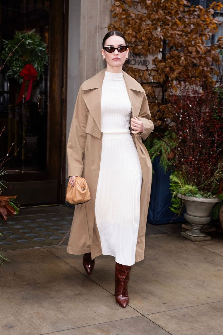 Der zeitlose Klassiker Midikleid und taillierter Mantel 1 7 stilvolle Kombinationen aus Kleidern und Jacken fur den Winter Modalova