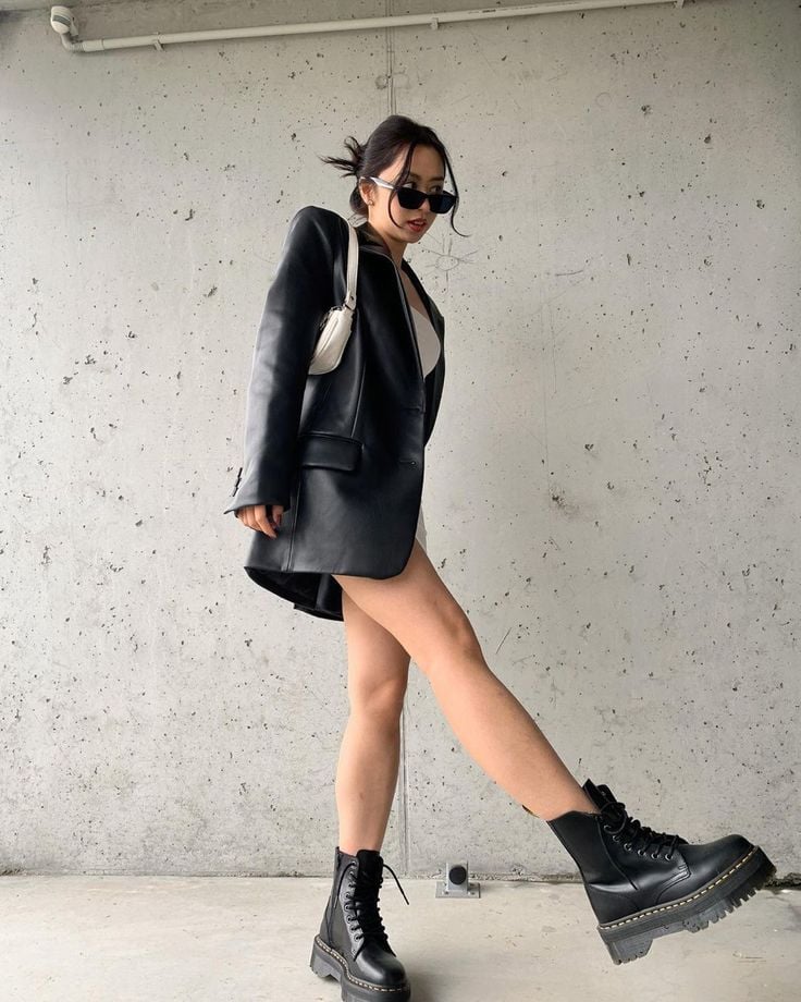 Lallure rock minimaliste le noir adouci Lelegance rebelle trois facons doser le rock au printemps Modalova