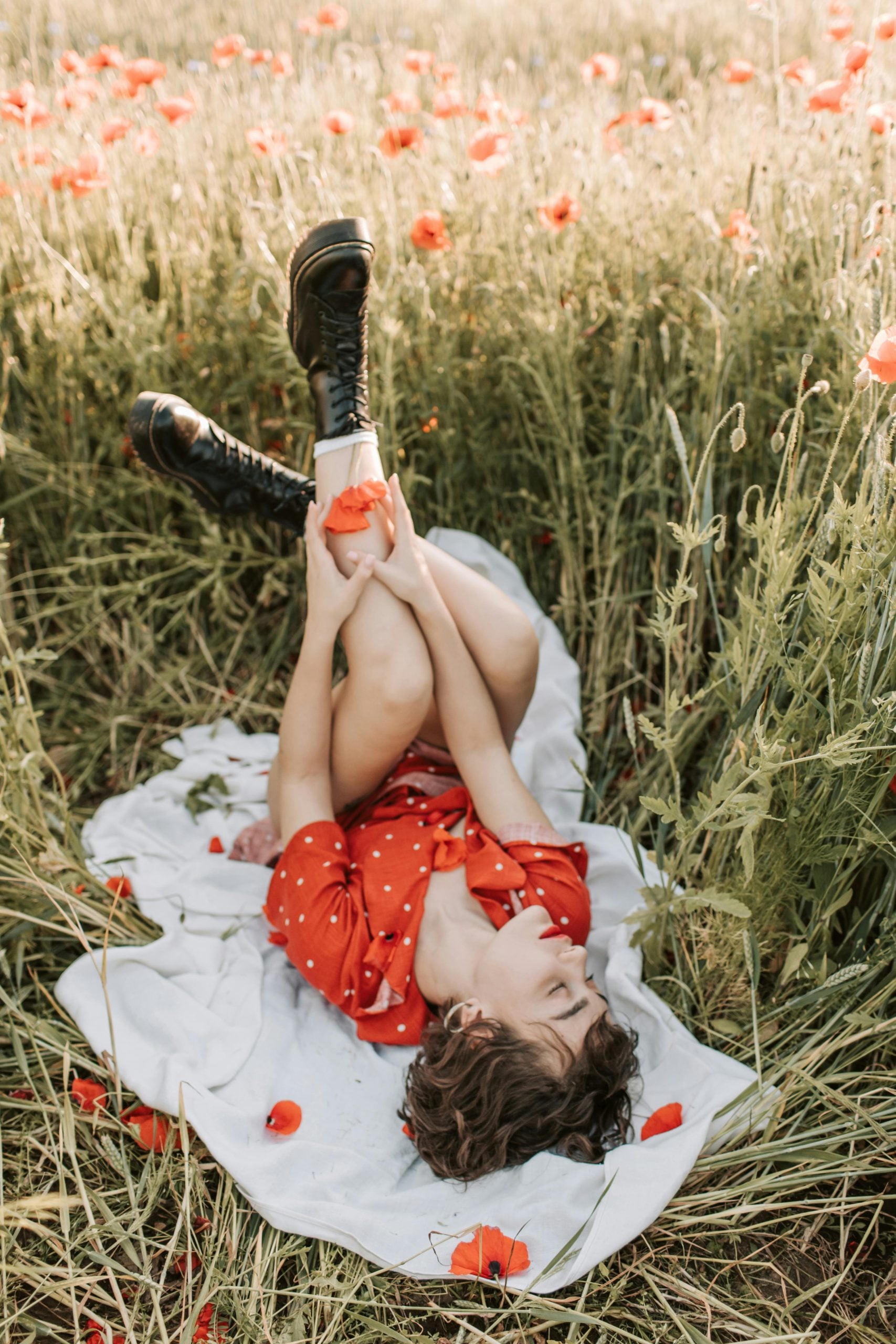 Lelegance rebelle trois facons doser le rock au printemps Modalova scaled