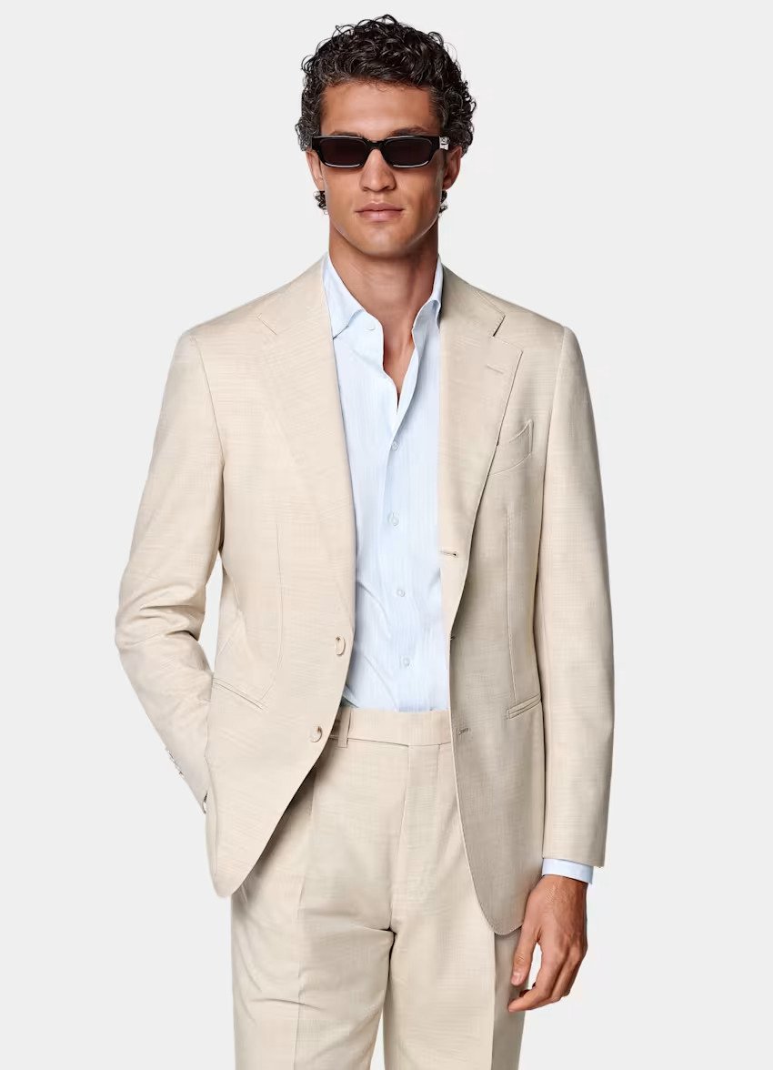 Three refined ways to dress smart — without playing it safe 2 Look 1 The soft suit in tonal harmony Three refined ways to dress smart — without playing it safe Modalova