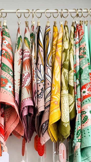 Create visual impact with a curated approach Accessories the most stylish ways to showcase them at home Modalova