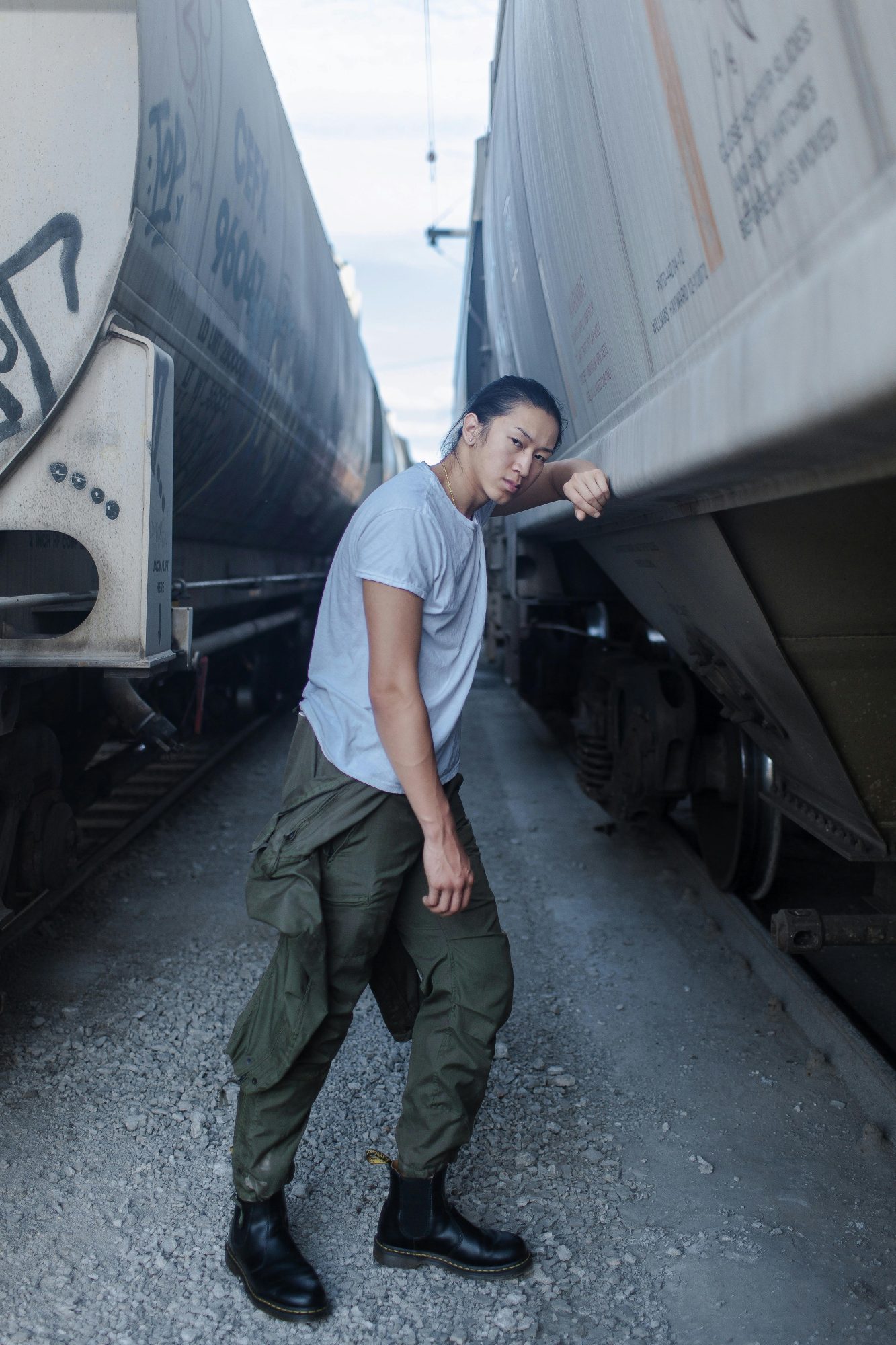 Cargo Couture: The Renaissance of a Utility Icon 2 Duniforme tactique a statement mode Cargo couture la renaissance dune icone utilitaire Modalova