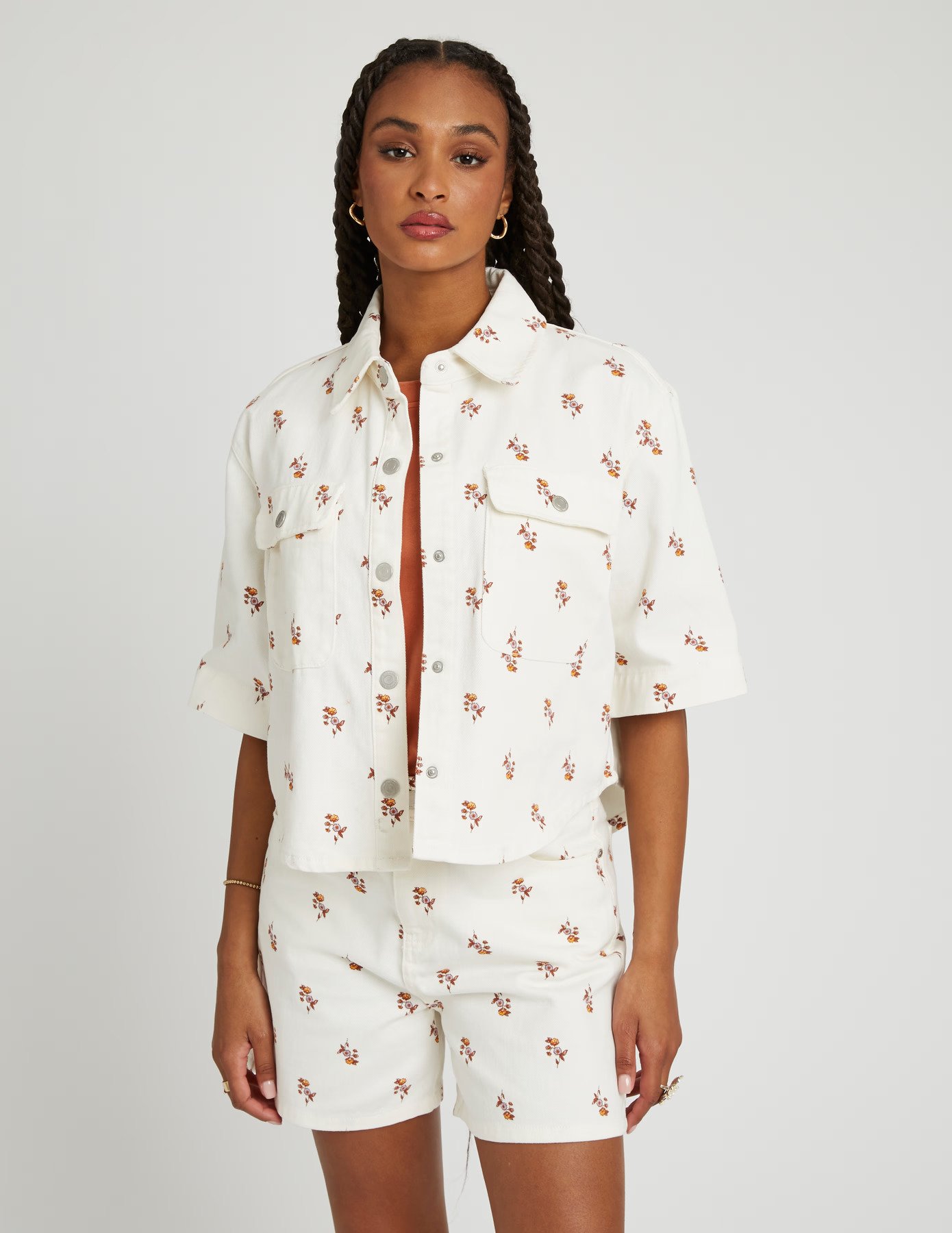 The New Rules for Wearing a Jacket in Summer 14 Layering estival maitriser les volumes avec justesse Les nouvelles regles pour porter la veste en ete Modalova