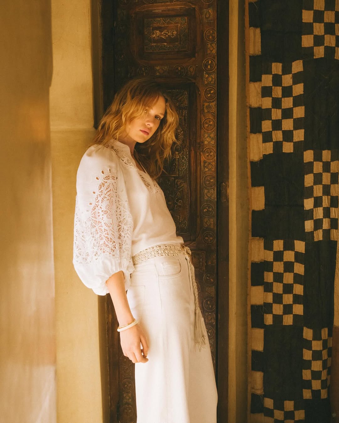 Une piece mille intentions Lelegance effortless dune blouse culte Modalova