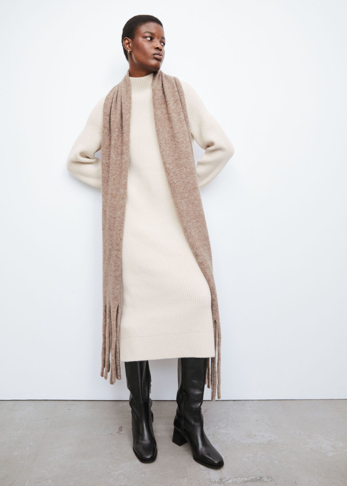 This season’s fashion trends defining Manchester style 10 Accessories that speak volumes 1 This seasons fashion trends defining Manchester style Modalova