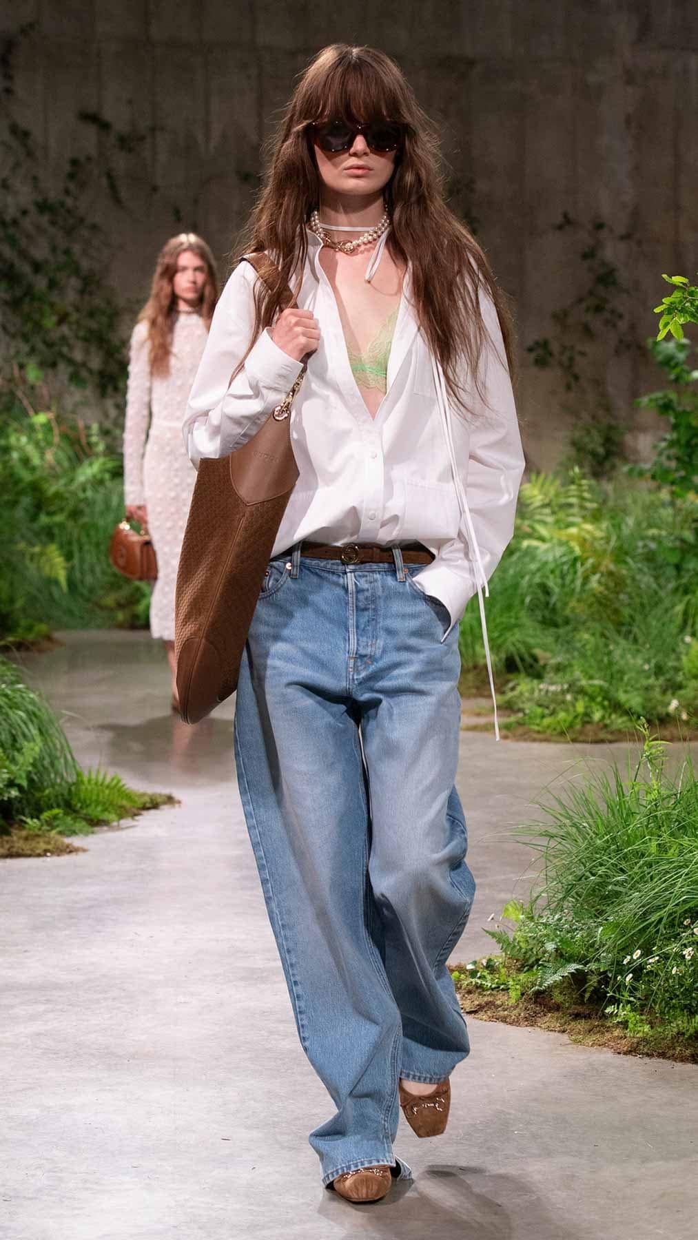 What We Will Remember from the Spring 2025 Accessories 2 Une saison sous le signe de lintention stylistique Ce que lon retiendra des accessoires du printemps 2025 Modalova