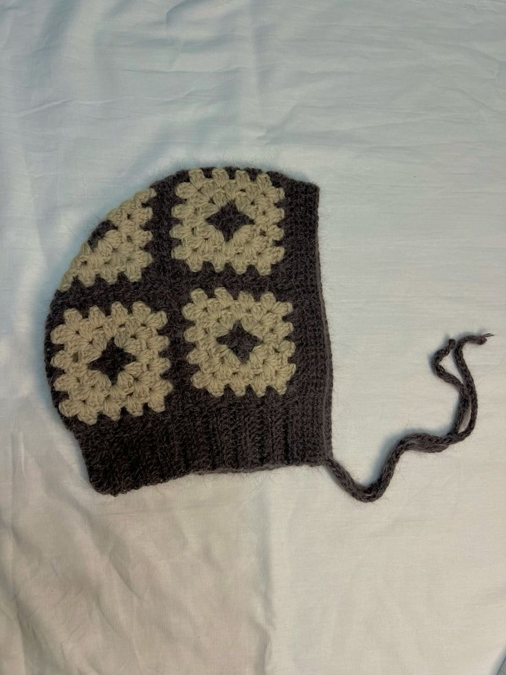 Small fitted balaclava with ties