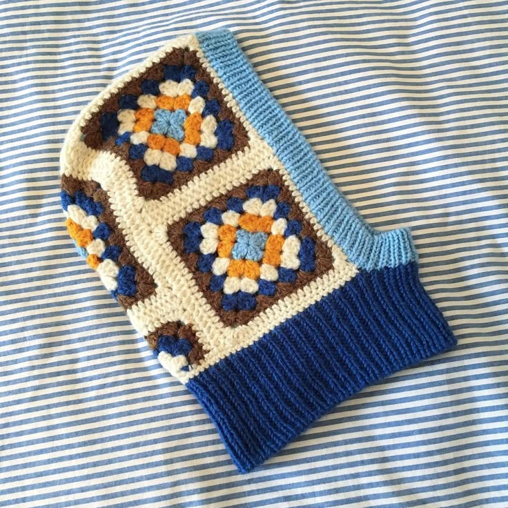 Crochet balaclava with borders