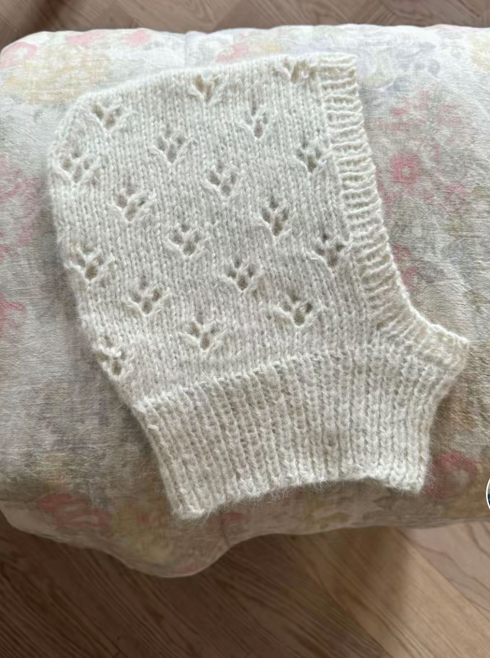 Solid color wool balaclava with relief