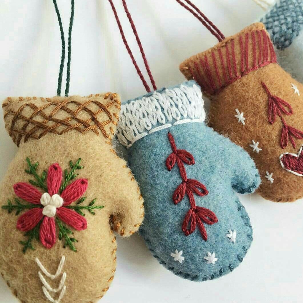 DIY Christmas Decoration Mittens