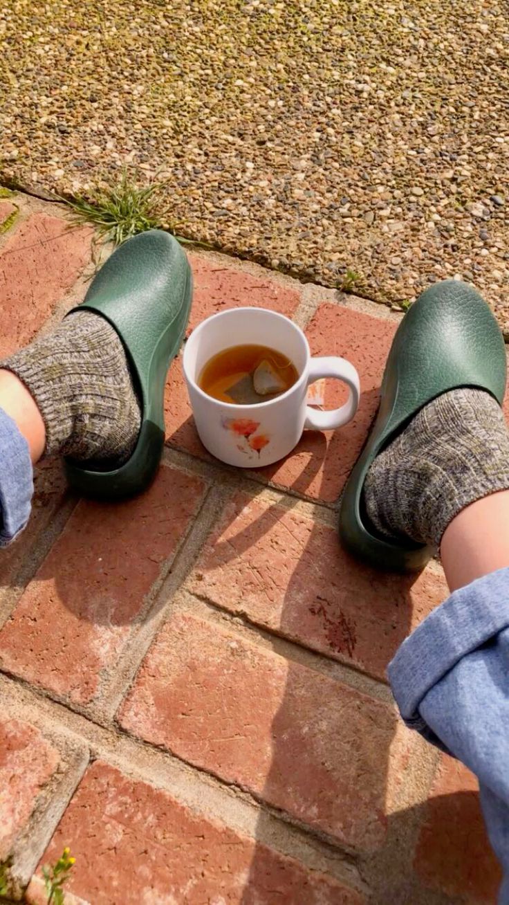Cozy mood garden clogs autumn look