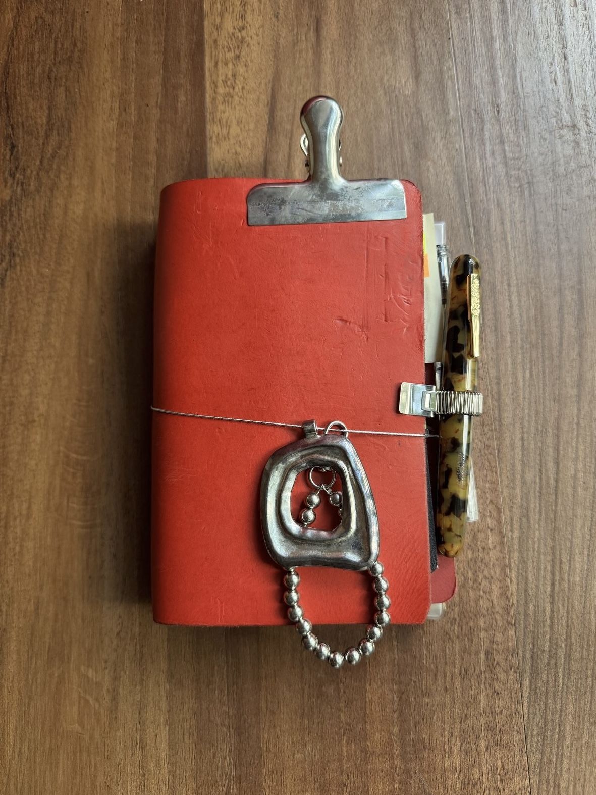 The custom refillable notebook brings back the joy of writing 6 Small format refillable notebook in leather