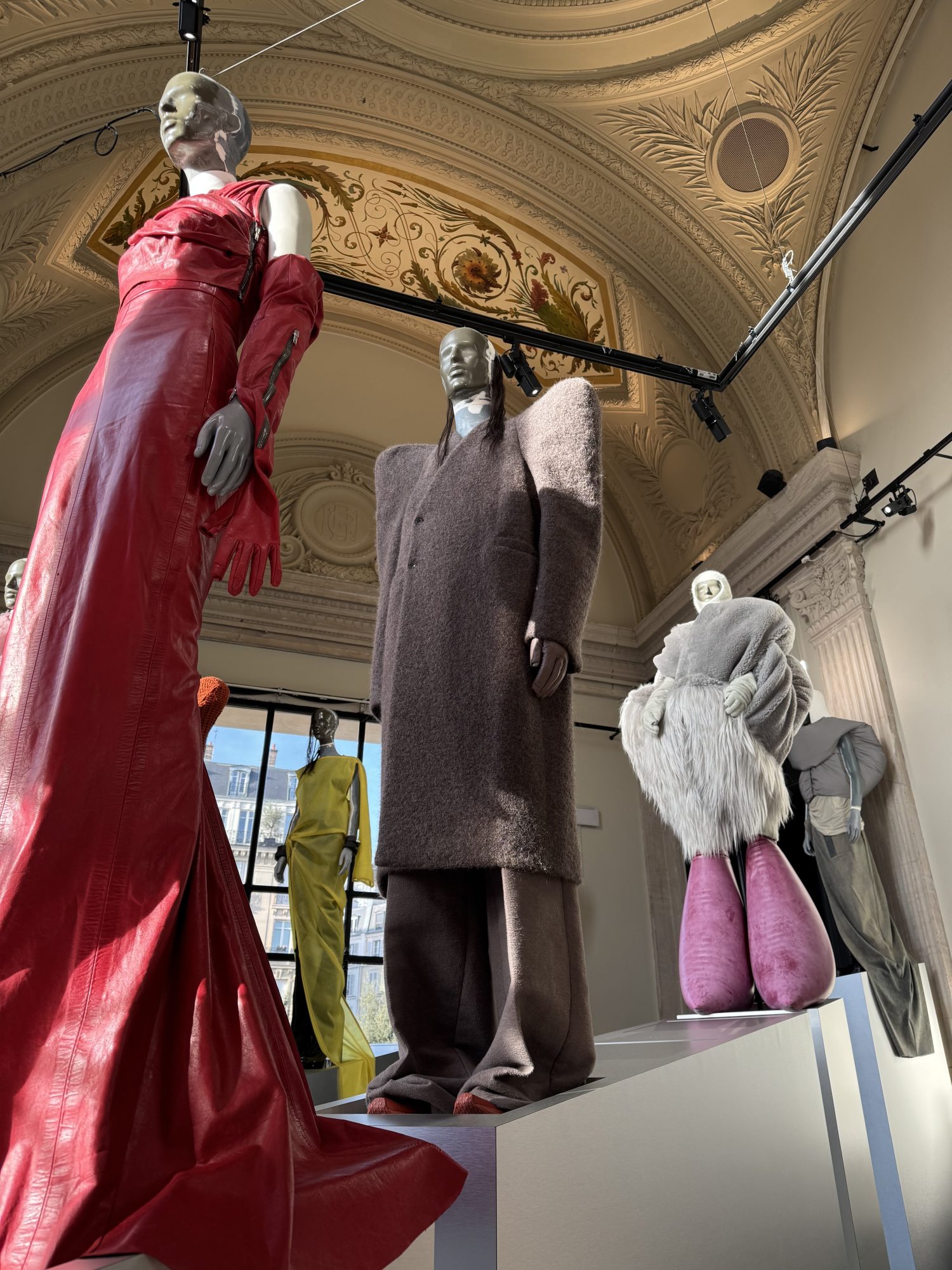 Rick Owens, Temple of Love: Between Creation and Denunciation 4 Photo of the Rick Owens exhibition, Temple of Love, Palais Galliera Pauline PINOT