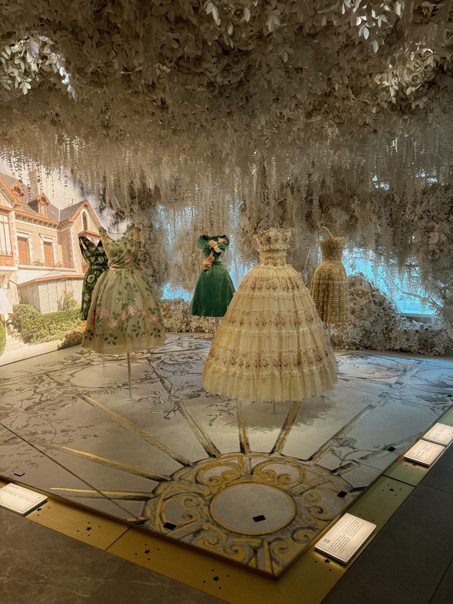 Exposition Azzedine Alaïa et Christian Dior à la Galerie Dior, photo Pauline Pinot