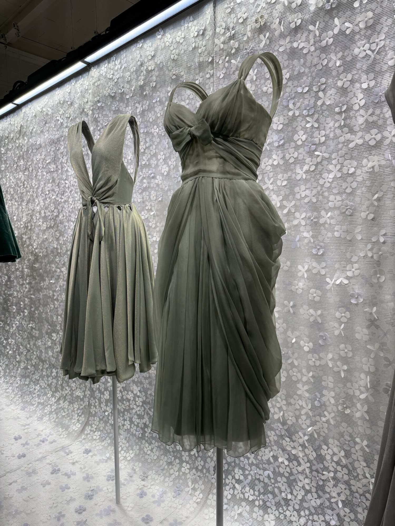 Robes Azzedine Alaïa et Christian Dior, photo Pauline PINOT