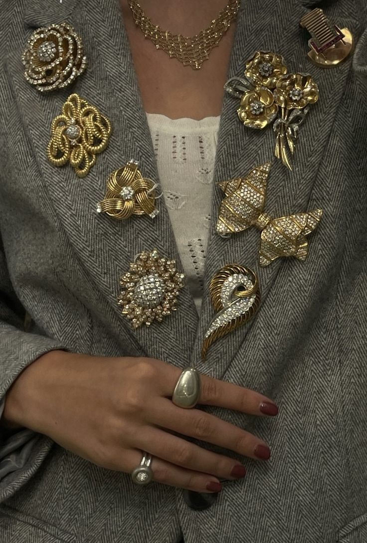 Brooch trend 2026 vintage fashion