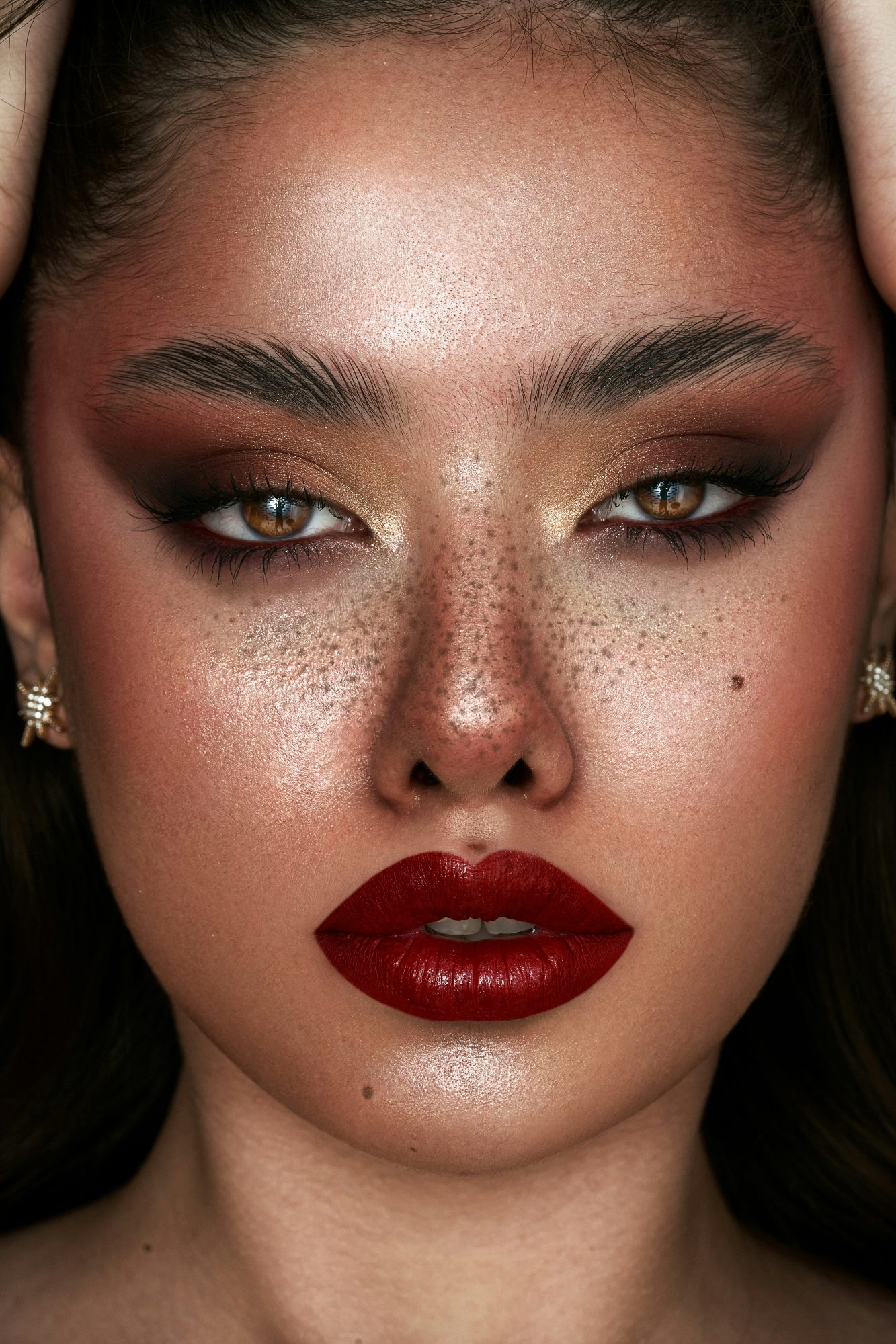 When the Gaze Becomes a Signature 3 Fox Eye et liner graphique la ligne etiree Quand le regard devient signature Modalova