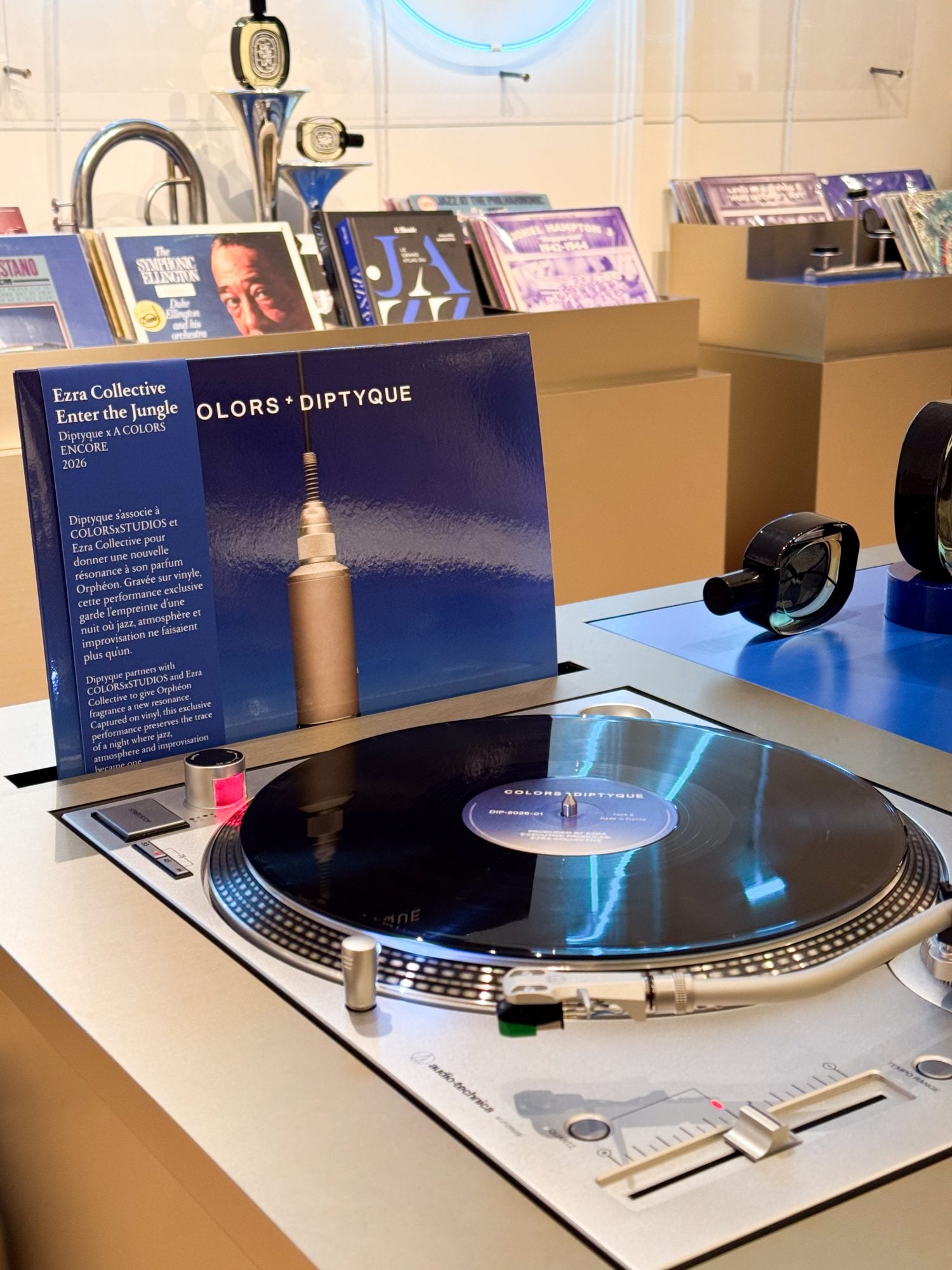 Immersion at the Orphéon Jazz Club by Diptyque 5 Vinyle Ezra Collective ColorsxStudios Diptyque photo Pauline PINOT
