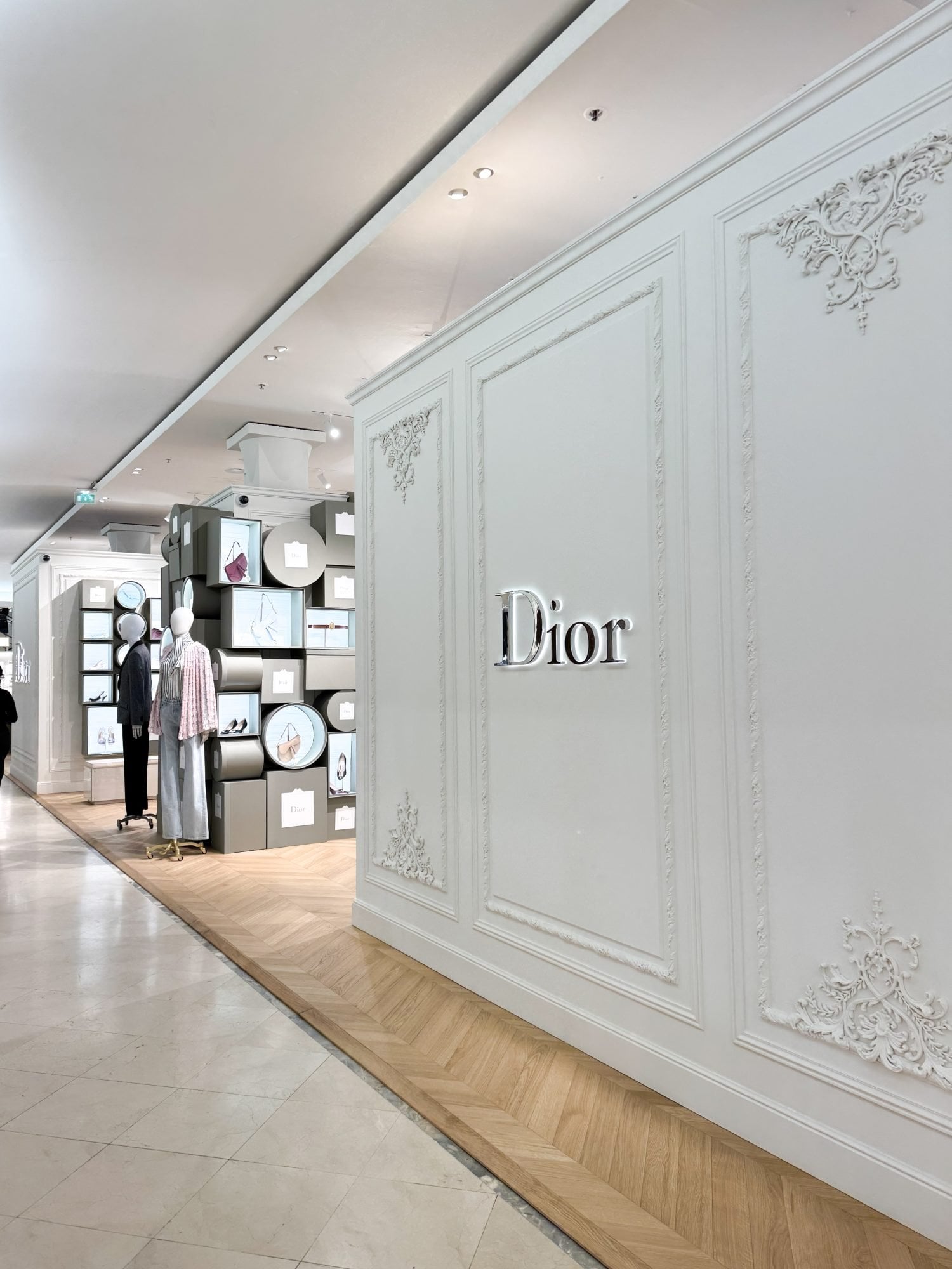 Last days to discover the Dior pop-up at Bon Marché 2 Pop-up Dior at Bon Marché photo Pauline PINOT