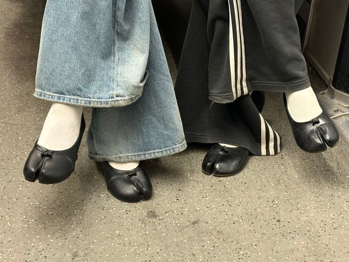 Tabi shoes