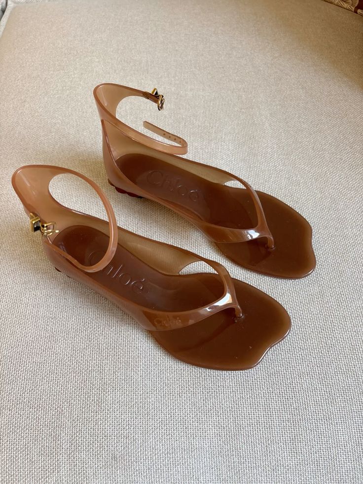 Jelly shoes make a comeback in spring trends? 8 Chloé jelly thong angle-strap sandals