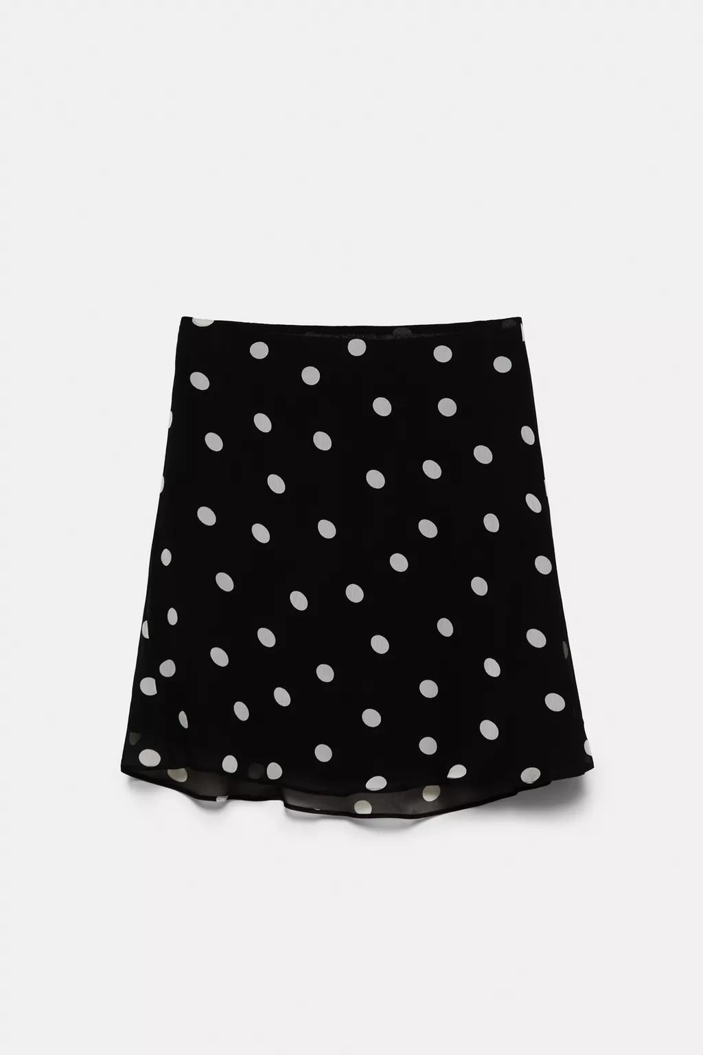 The polka dot print is back like never before! 22 Short black skirt with polka dots by Pull & Bear