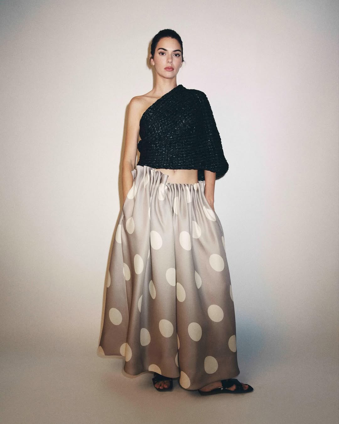 The polka dot print is back like never before! 2 robe polka dot khaite ss26