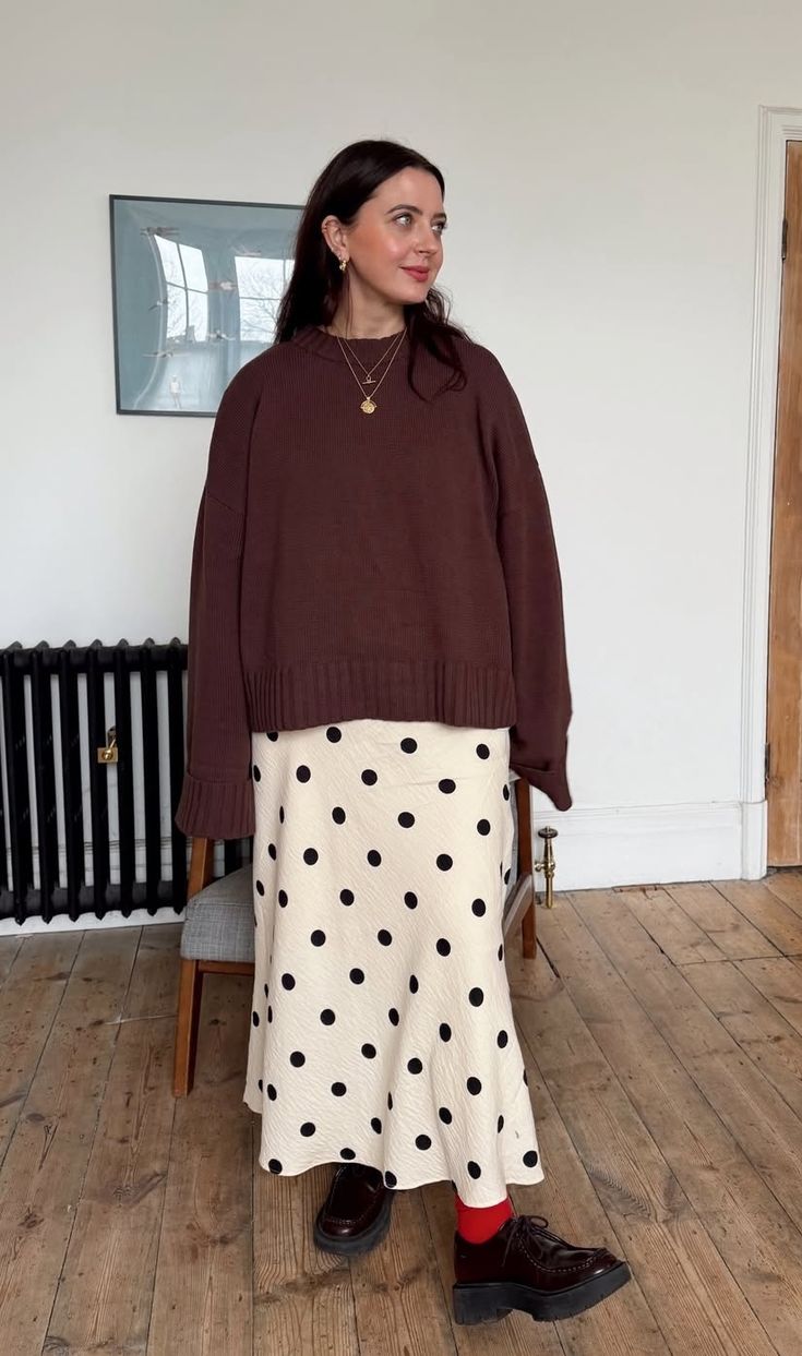 The polka dot print is back like never before! 16 Long white skirt with dots