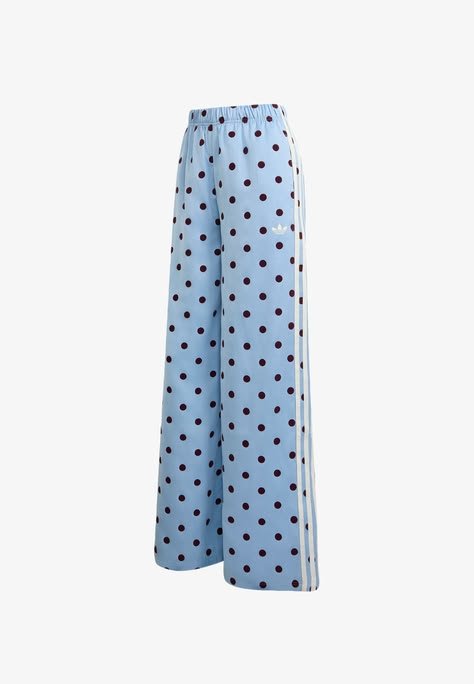 The polka dot print is back like never before! 35 Adidas pants with dots