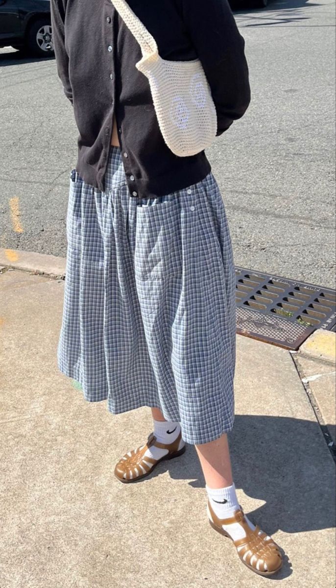 Jelly shoes make a comeback in spring trends? 15 Look with jelly shoes and socks