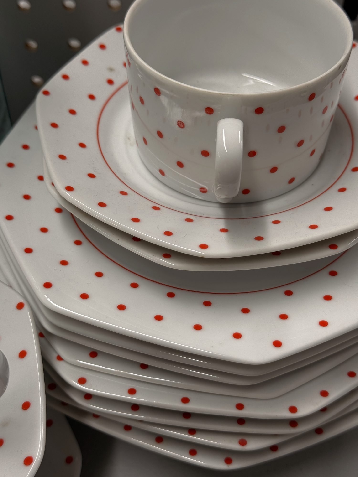 The polka dot print is back like never before! 43 Red polka dot dish set