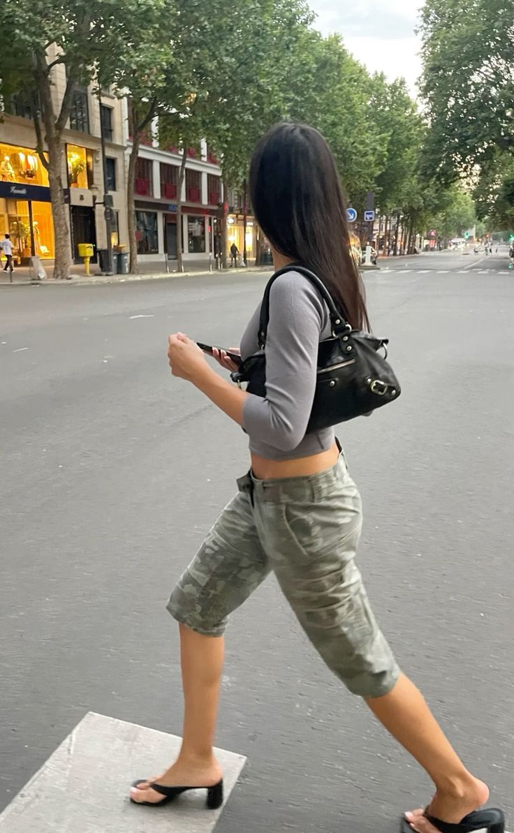 The Elegant Return of Capri Pants 8 Sportswear look military capri pants