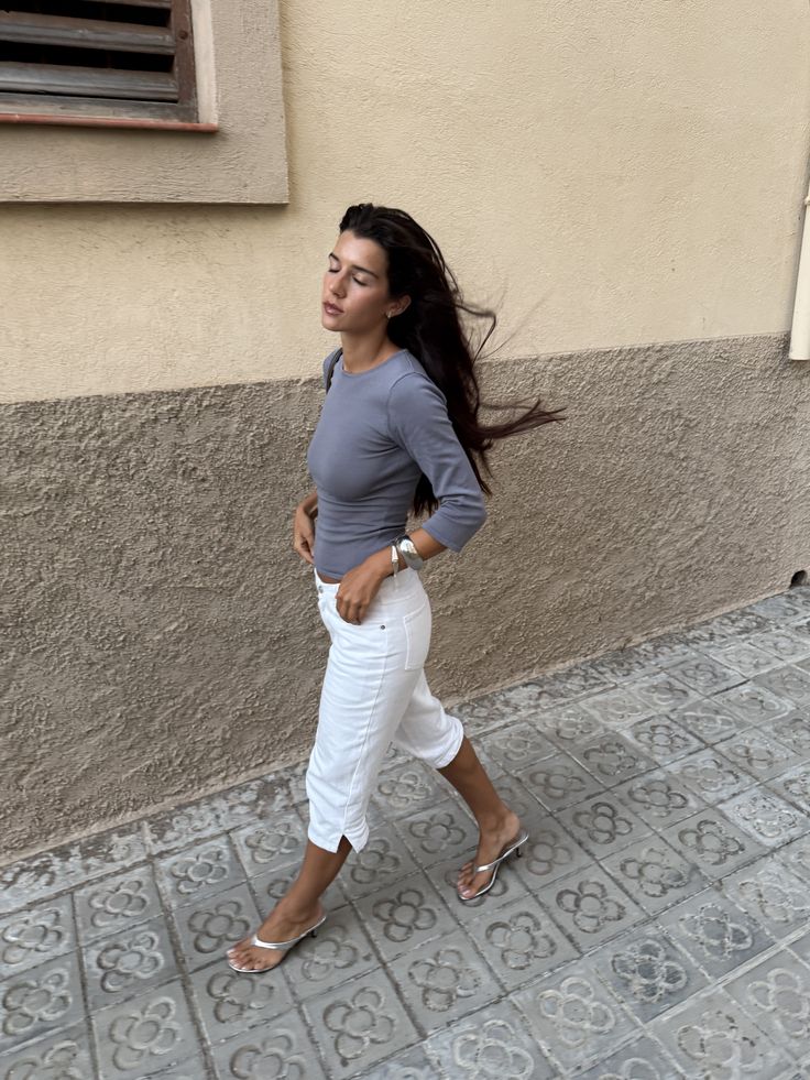 The Elegant Return of Capri Pants 22 Look idea woman with capri pants