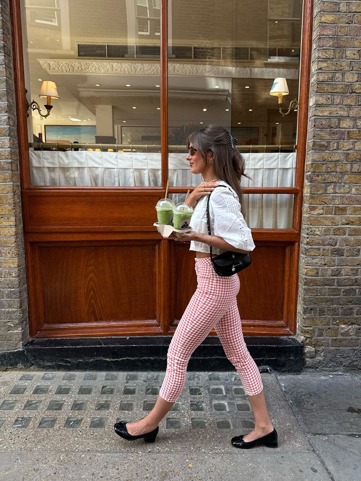 The Elegant Return of Capri Pants 27 Women's gingham capri look
