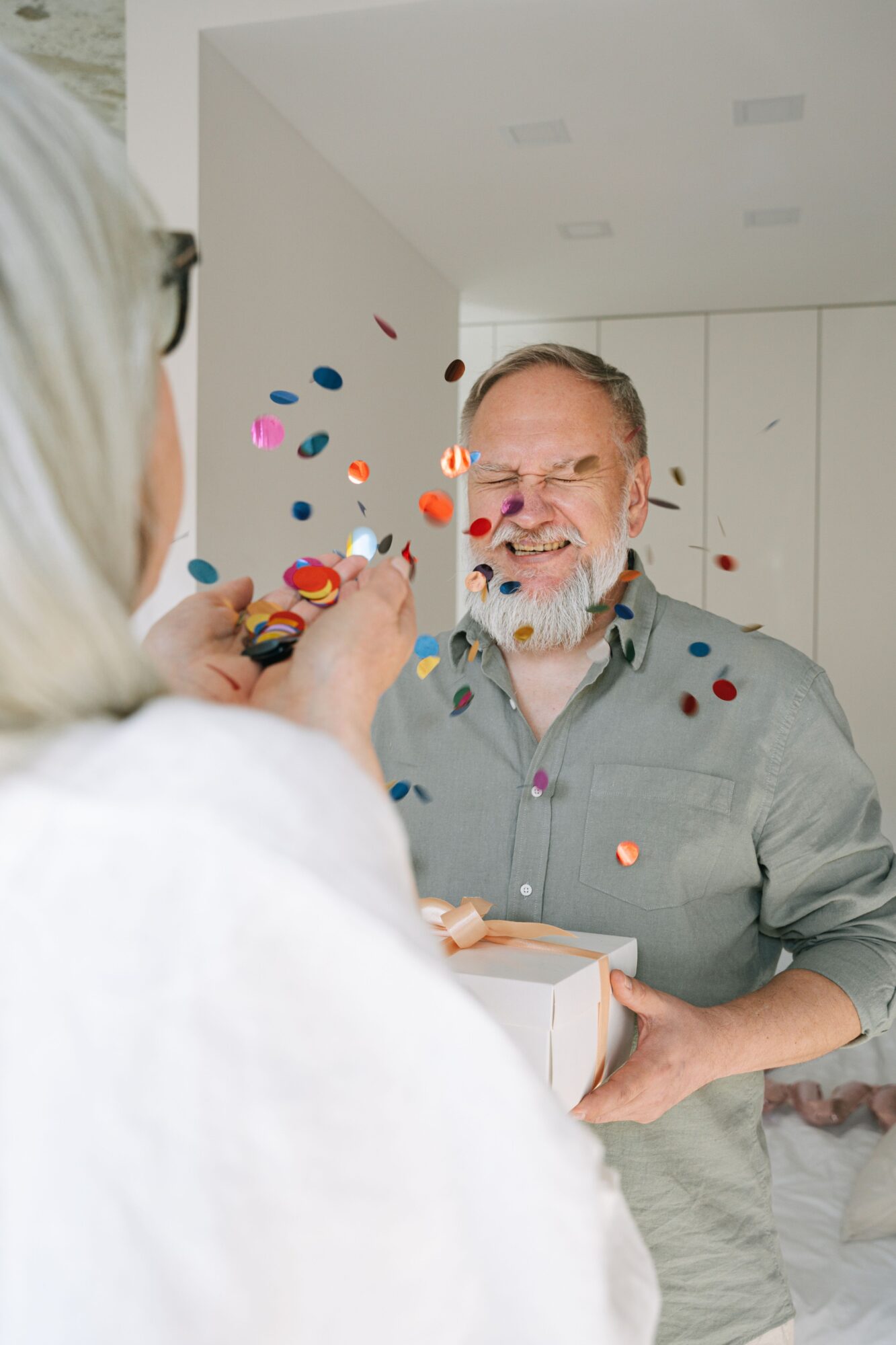 For Father's Day, should we embrace tradition or audacity? 3 Laudace du cadeau insolite surprendre sans perdre le style Pour la Fete des peres faut il jouer la tradition ou laudace Modalova