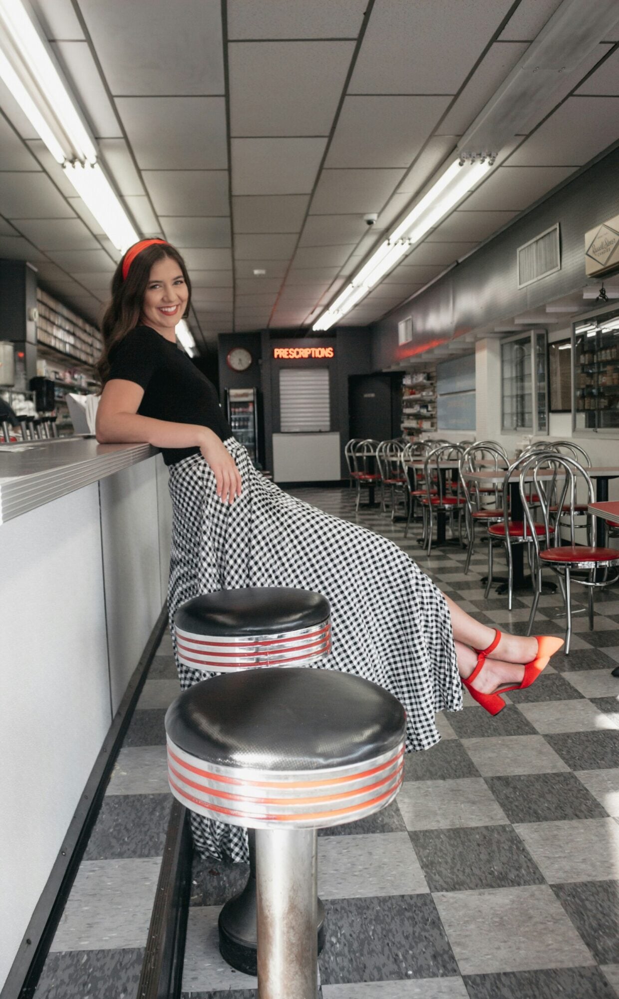 The pin-up allure, between retro glamour and modernity 6 Composer une allure retro selon sa personnalite 1 Lallure pin up entre glamour retro et modernite Modalova